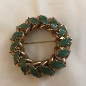 ⚡️FINAL PRICE⚡️ Vintage Leaf Wreath Like Brooch Pin